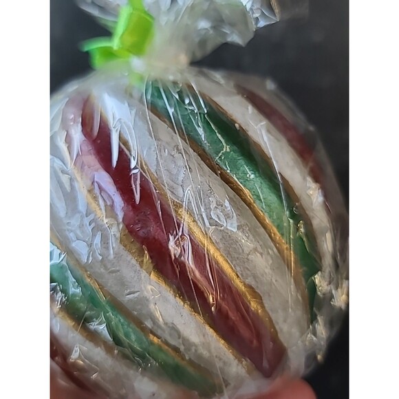 Candy cane Swirl Christmas Candle - Picture 8 of 10